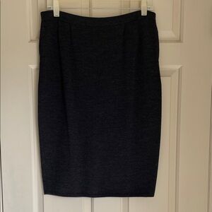 St. John Charcoal Pull Up Pencil Skirt with 2 side pockets. Size 10